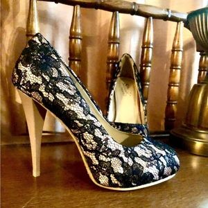 New NIB Coloriffics nude black lace heels size 6.5